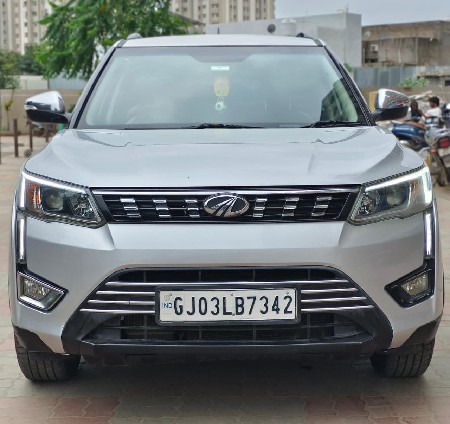 Mahindra XUV 300 w8 DiZAL
