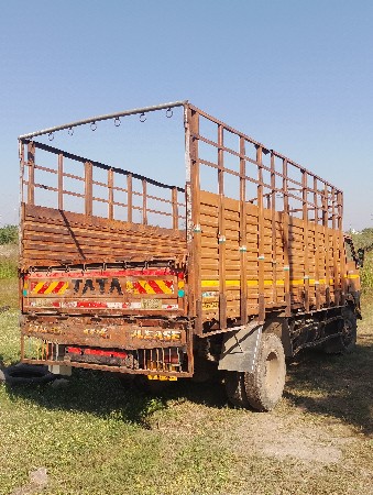 આઇસર વેચવા નું છે