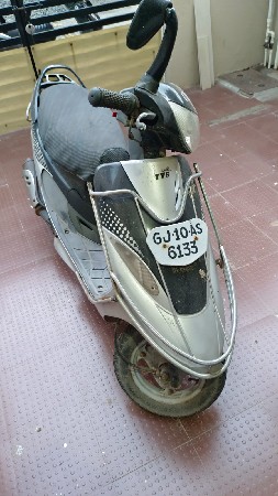 ટી વી એસ સ્કૂટી વેચવાનું છે