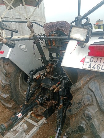 આયશર ટ્રેક્ટર વેચવાનું છે