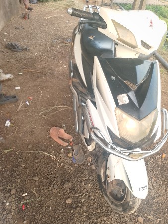બેટરી વાળી સ્કુટી વેચવાની છે