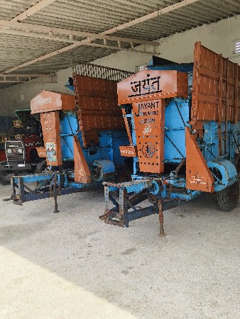 બે જયંત થ્રેસર આપવાના છે