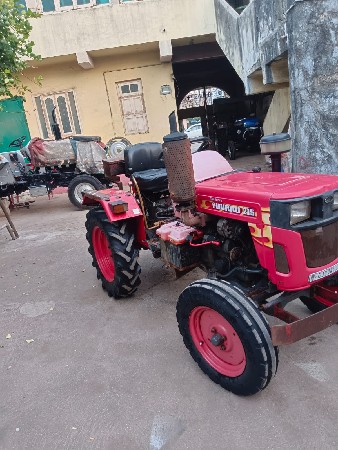 યુવરાજ 215
