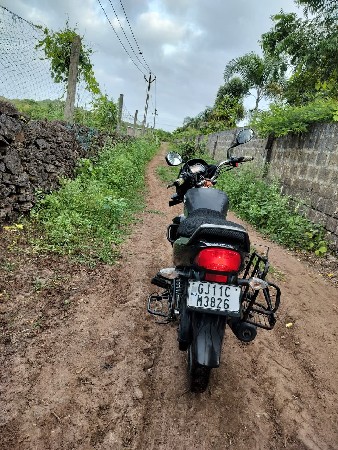 નવી ગાડી છે.