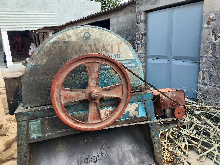 વેચવાનુ.   છે