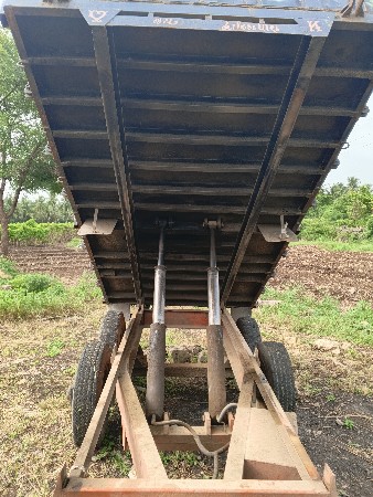 ફોરવીલ  ટોલી વેચવાની છે