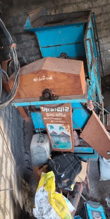 ખોડીયાર કંપની નુ થ્રેશરવેચવાનુંછે