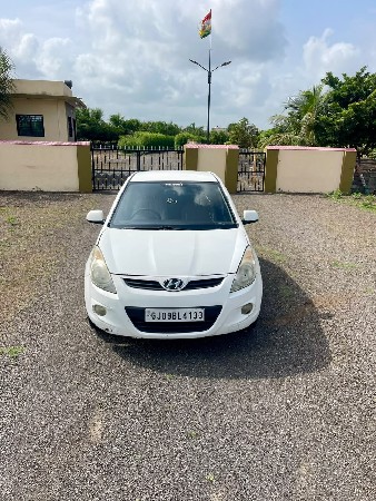 i20
