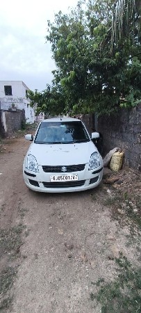ફોરવીલ વેચવાની છે