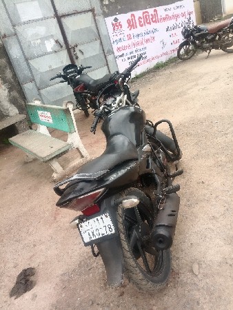 યુનિકોન ગાડી વેચવાની છે