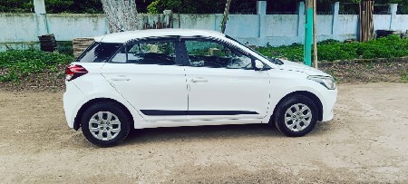 ફોરવીલ કાર વેચવાની છે