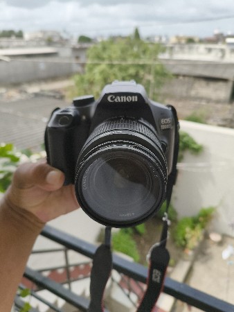 canon 1300d camera