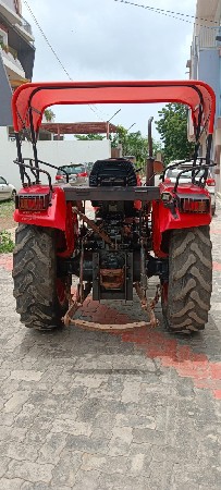 મહેન્દ્રા યુવો 415