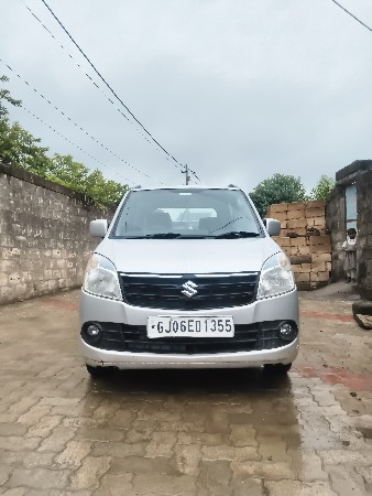 ફોરવિલ વેચવાની છે