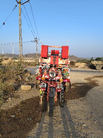 ઘરની ગાડી છે