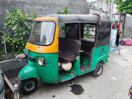 piaggio રિક્ષા વેચવાની છે