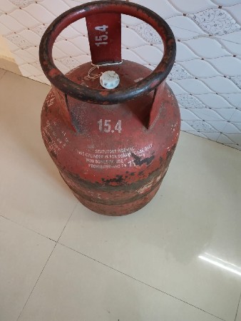 ઈન્ડિયન ગેસ ની ખાલી બોટલ