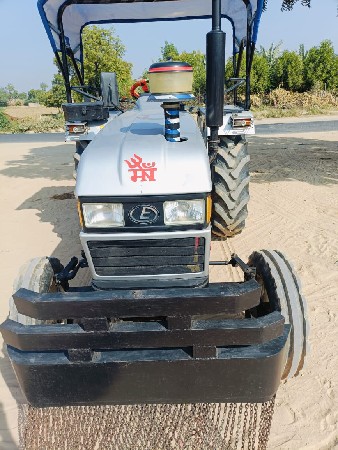 ટ્રેકટર વેચવાનું છે