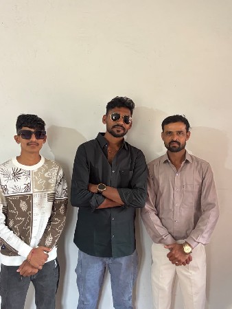 ઠેસર વેસવાનુ છે બજાજ નું