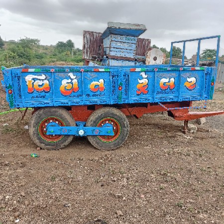 2 બે લારી (ટ્રેલર) વેચવાની છે.