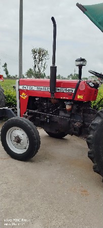 ટ્રેક્ટર વેચવાનું છે