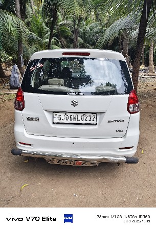 અરટીગા ફોરવીલ વેચવા  ની છે