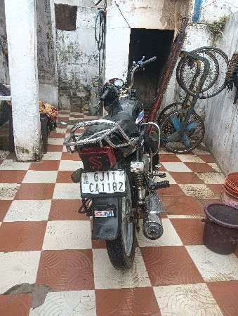 વેચવાની છીએ ગાડી