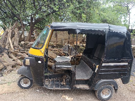 રીક્ષા વેચવાની છે