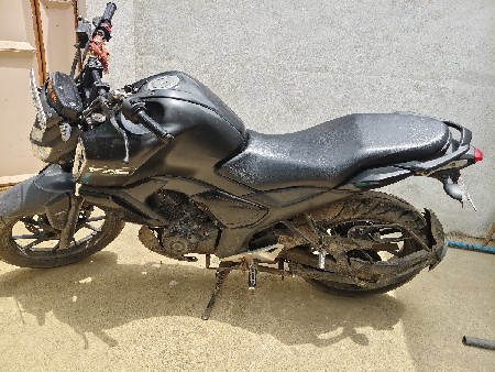 આ ગાડી વેચવાની છે.