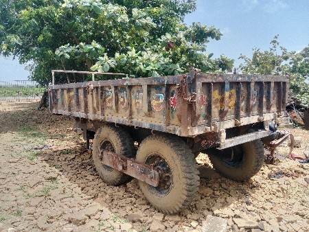 કિસાન કંપનીનું ફોરવીલ ટેલર વેચવાનું