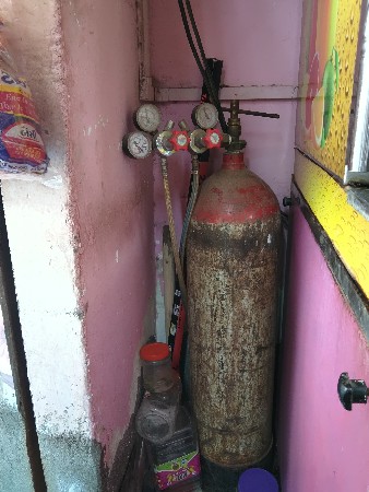 6 વાલ નું સોડા મશીન વેચવાનું છે