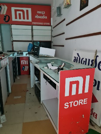 મોબાઈલ દુકાન ના કાવુ ટર છે