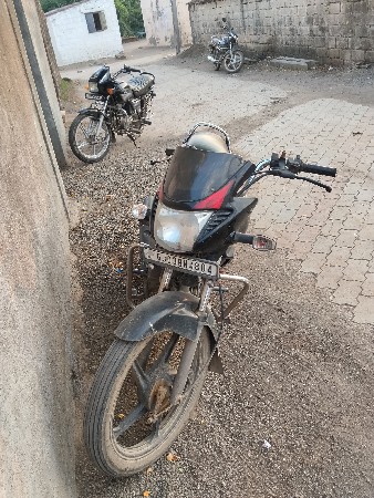 ગાડી વેચવા વાની છે