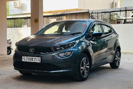 આ ફોરવીલર વેચવાની છે