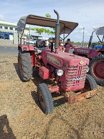 ટ્રેક્ટર વેચવાનું છે