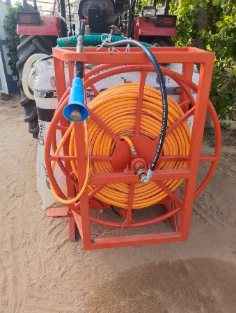 ટ્રેક્ટર ઓપરેટર સ્પેરેયર
