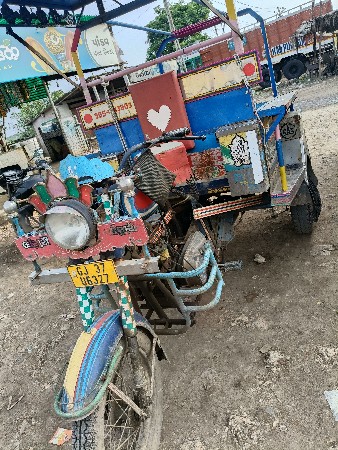 છકડો રિક્ષા વેચવાની છે.