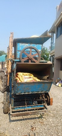 જયંત નું થ્રેસર વેચવાનું છે