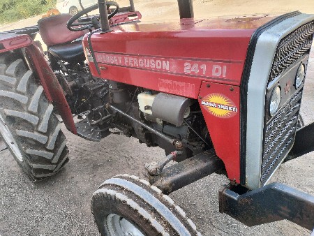 Massey Ferguson 241 2012
