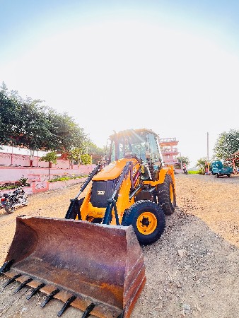 જેસીબી વેચવાનું છે