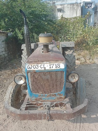 ટ્રેકટર વેચવાનું છે