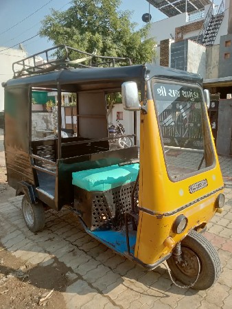 આ અતુલ રીક્ષા વેચવા ની છે