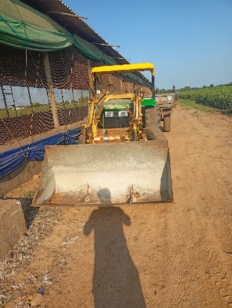 john deere ટ્રેક્ટર