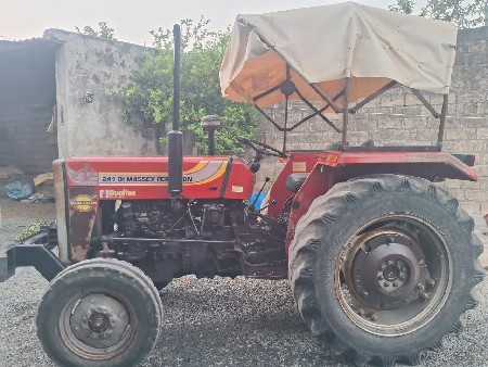 ટ્રેકટર વેચવાનું છે