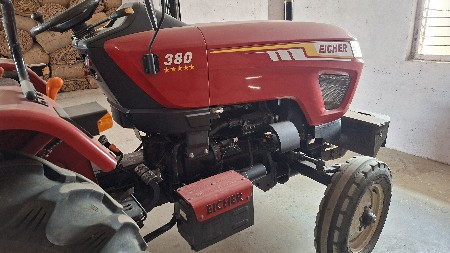 ટ્રેક્ટર  વેચવાનુ છે