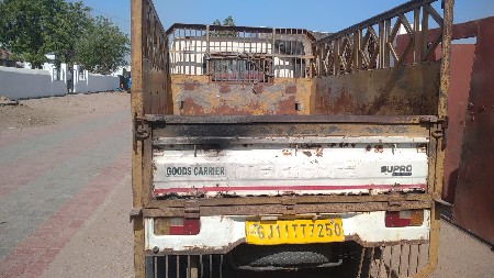 મહિન્દ્રા સુપરો