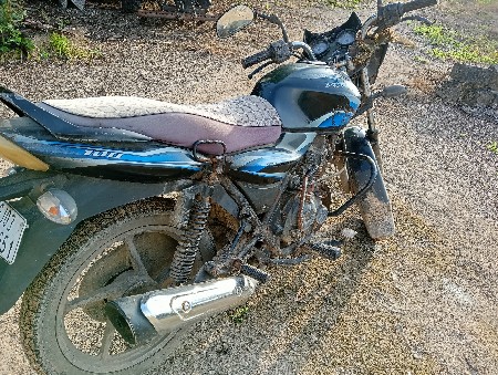ડિસ્કવર ગાડી વેચવાની છે
