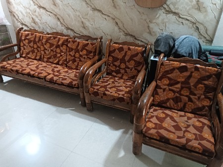 sofa set vikayache aahe