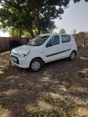 ફોર વ્હીલ-કાર વેચવાની છે