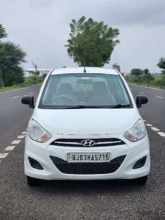 ફોર વ્હીલ-કાર વેચવાની છે